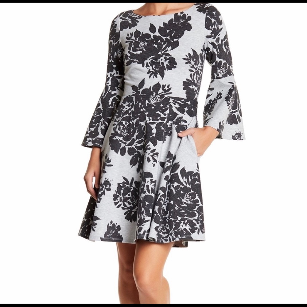 Vince Camuto Fit & Flair Bell Sleeve Dress NWOT 10